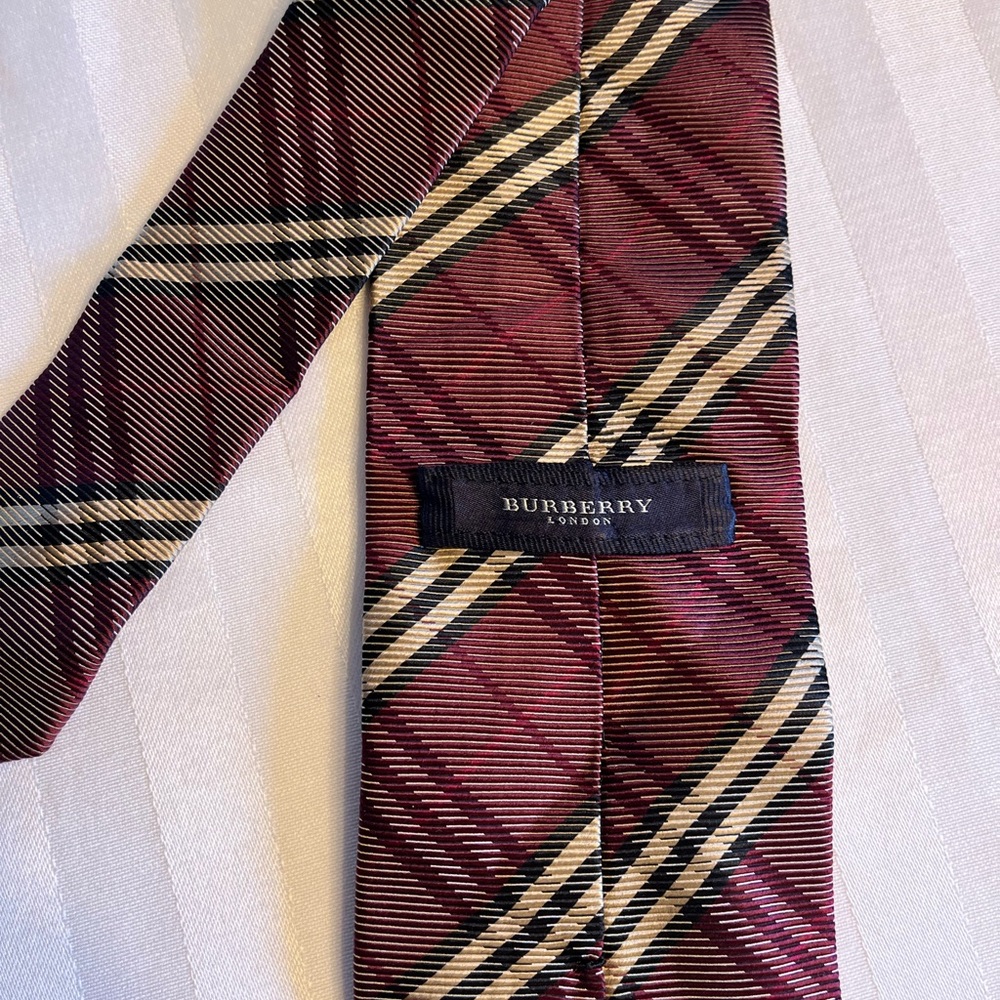 Burberry London Nova Check men’s tie NEW - Picture 3 of 3